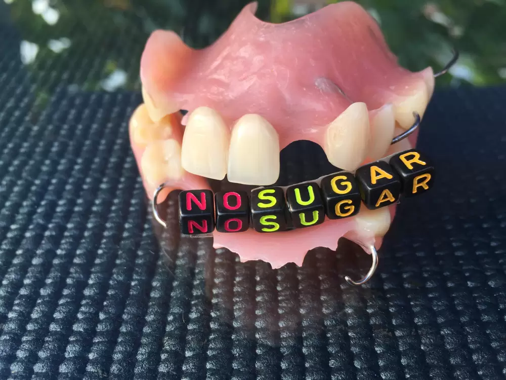 image representing sugar impact in decay of teeths